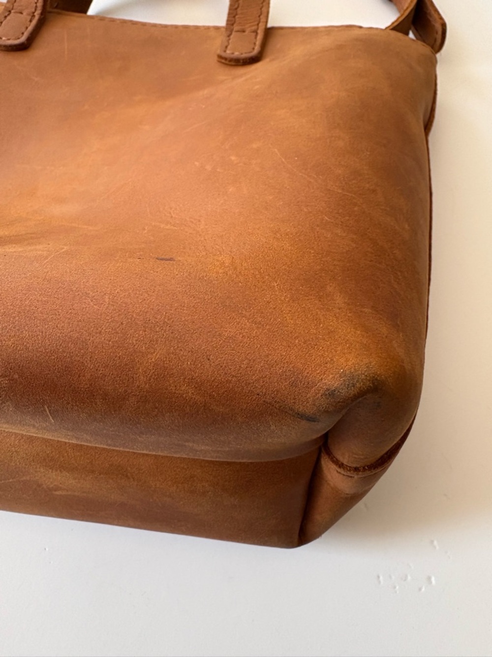 Portland Leather || Crossbody Tote with Zipper‎ in Honey Tan - Picture 5 of 10